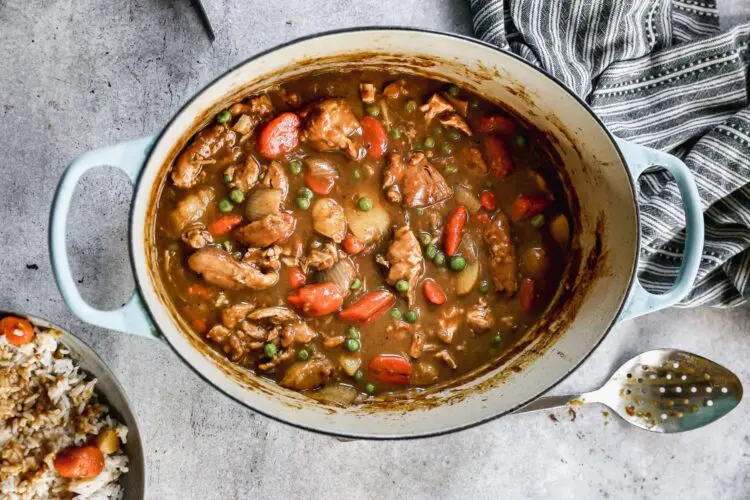 A mild and comforting low-calorie curry recipe, with a thick, slightly sweet sauce and tender chicken or vegetables.