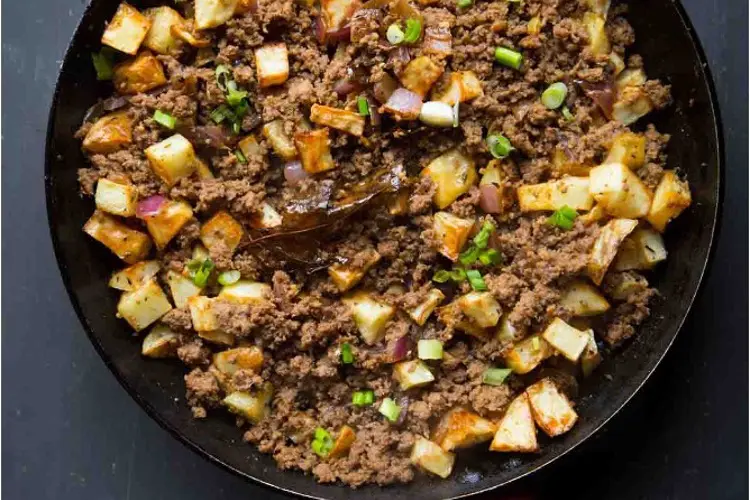 A plate of Macanese minchi with crispy potatoes—one of the best pork mince recipes for a hearty meal.