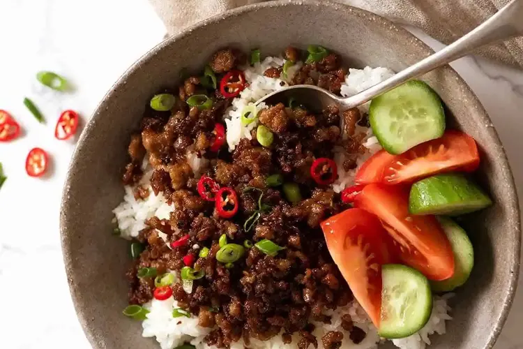 A bowl of Vietnamese caramelised pork mince served over rice, a must-try pork mince recipe.