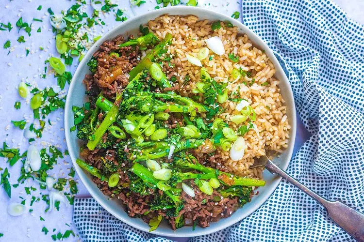 A glossy, caramelised bowl of minced beef with ginger and soy sauce, an irresistible Asian-style beef mince recipe.