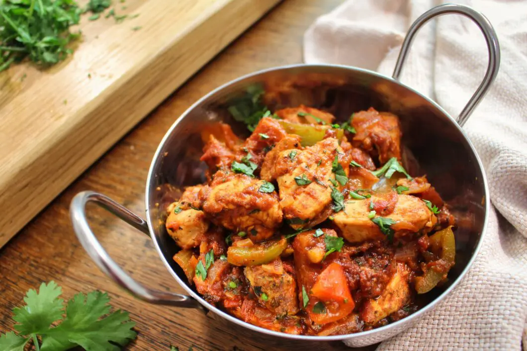 Rich, aromatic, and packed with caramelised onions—Chicken Dopiaza is a bold high-protein chicken recipe! Perfect for high-protein recipes, meal prep, and curry lovers.