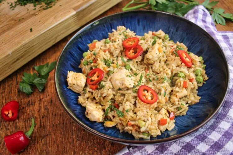 Vibrant and aromatic Peruvian chicken and rice—a flavourful high-protein chicken recipe! Perfect for high-protein recipes, meal prep, and a taste of South America at home.