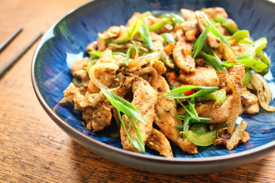 Crispy, savoury, and bursting with flavour—salt and pepper chicken is a delicious high-protein chicken recipe! Ideal for high-protein recipes, meal prep, and takeaway-style meals at home.