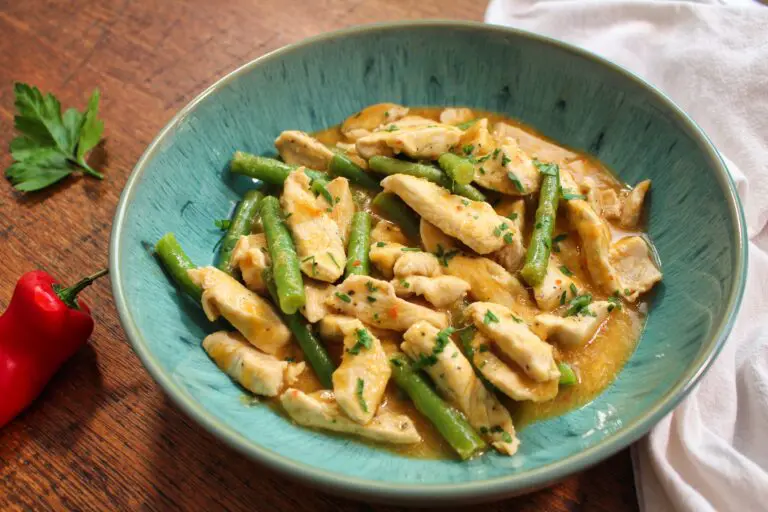 Fragrant, creamy, and full of bold spices—Cambodian Chicken Curry is a delicious high-protein chicken recipe! Perfect for high-protein recipes, meal prep, and Southeast Asian flavours.