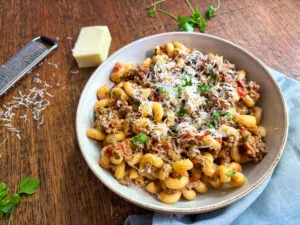 Luxuriously creamy and packed with flavour, creamy beef pasta is a hearty high-protein beef recipe—perfect for high-protein recipes and effortless meal prep.