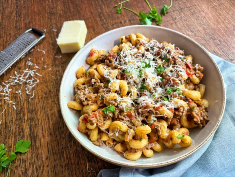 Luxuriously creamy and packed with flavour, creamy beef pasta is a hearty high-protein beef recipe—perfect for high-protein recipes and effortless meal prep.