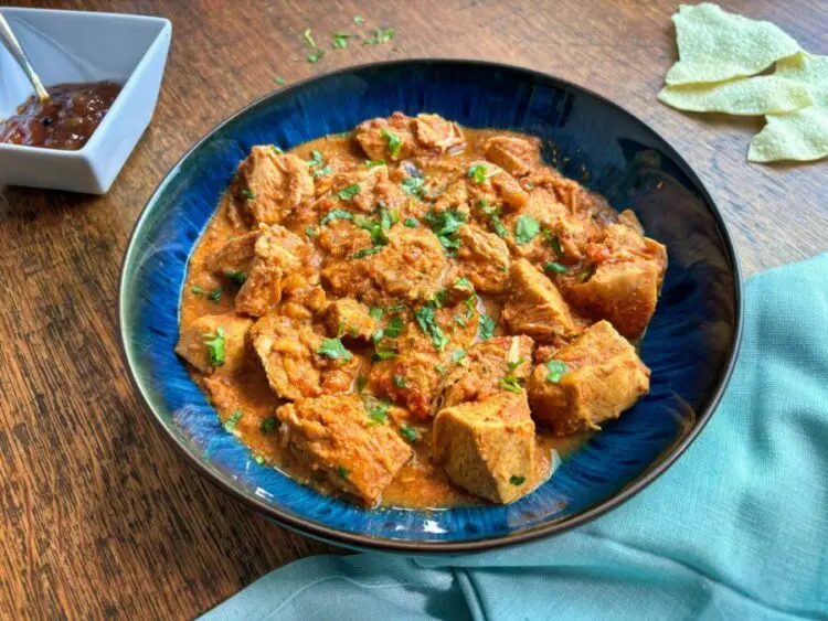 Creamy and aromatic slow cooker chicken tikka masala—a flavour-packed high-protein chicken recipe! Ideal for high-protein recipes, meal prep, and fuss-free dinners.