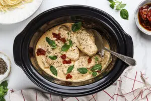 Indulgent and creamy slow cooker Marry Me Chicken—a must-try high-protein chicken recipe! Perfect for high-protein recipes, meal prep, and a stress-free, flavourful dinner.
