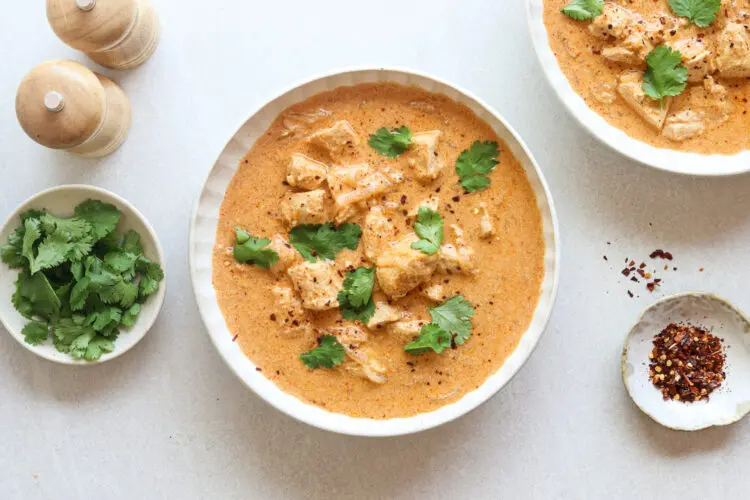 Fragrant and spicy Thai red curry—a vibrant high-protein chicken recipe packed with bold flavours! A perfect choice for high-protein recipes and effortless meal prep.