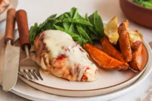 Juicy air fryer chicken—perfect for high-protein recipes! A quick, healthy meal that’s easy to make and ideal for meal prep or weeknight dinners.