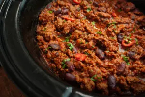 Hearty and flavourful slow cooker chilli—a must-try for high-protein recipes! Packed with protein and perfect for meal prep or cosy, stress-free dinners.