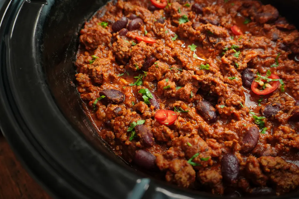 Hearty and flavourful slow cooker chilli—a must-try for high-protein recipes! Packed with protein and perfect for meal prep or cosy, stress-free dinners.