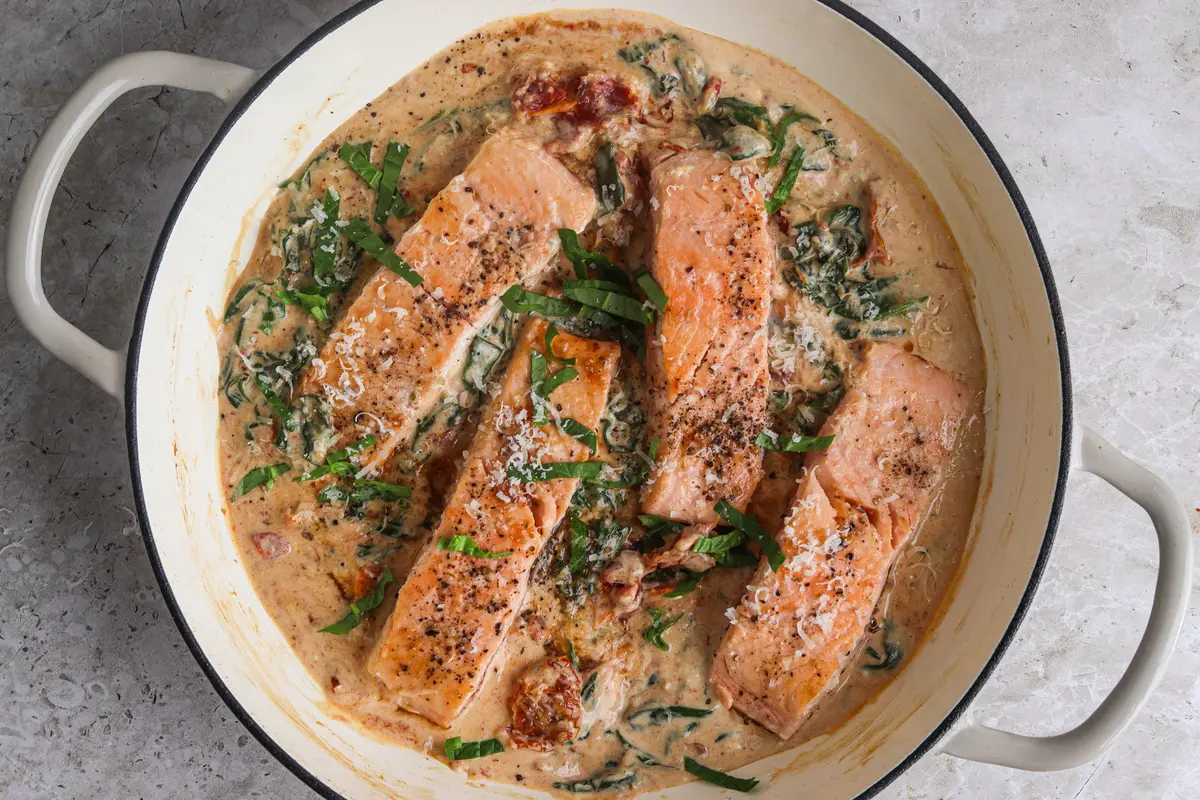 Creamy Tuscan salmon with sundried tomatoes in high-protein dinner dish