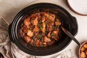 Slow cooker Spanish chicken in rich paprika sauce with olives and parsley