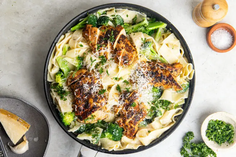 High-protein chicken Alfredo with broccoli, Parmesan and sliced seasoned chicken